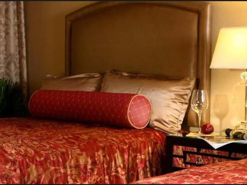Getaways At The Jockey Club Aparthotel